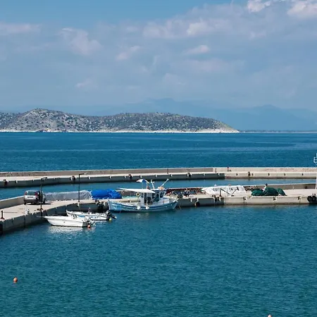 Argyri's Sea View דירה