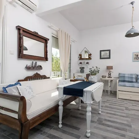 Argyri's Sea View לימנאס